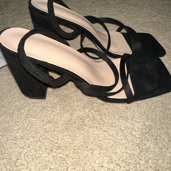 SHEIN Black Strappy Square Toe Block Heels - Picture 6 of 9